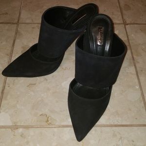Schutz Quereda in Black